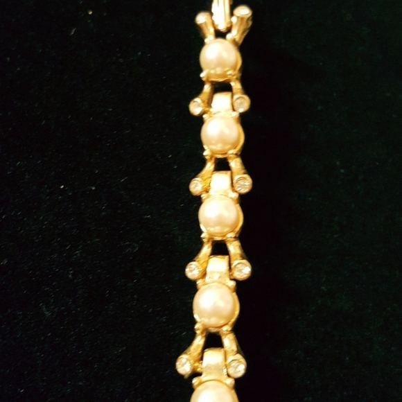 Vintage 7 1/4 faux pearl gold tone bracelet. - Picture 4 of 4